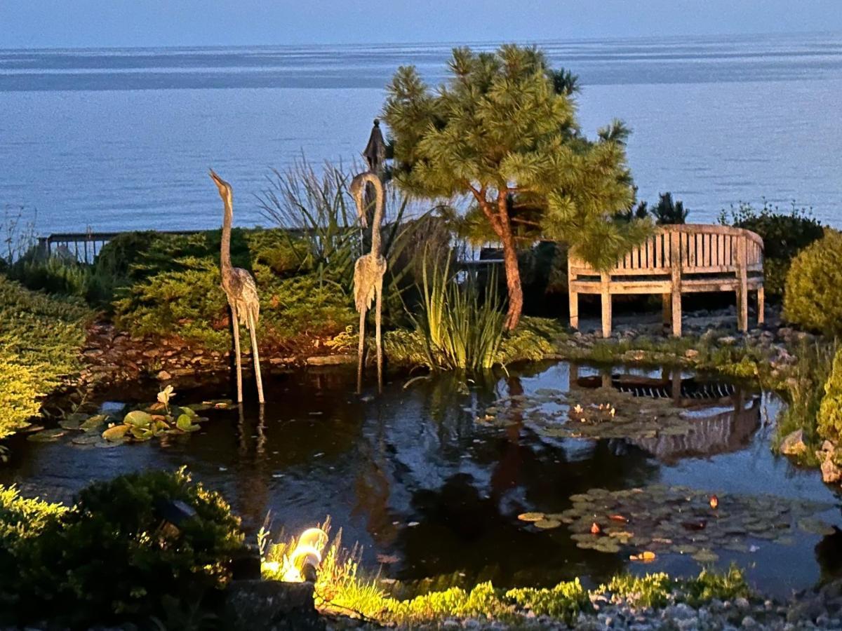 The Wind In The Willows - Luxury Lakefront Oasis Bed & Breakfast Cobourg Exterior foto