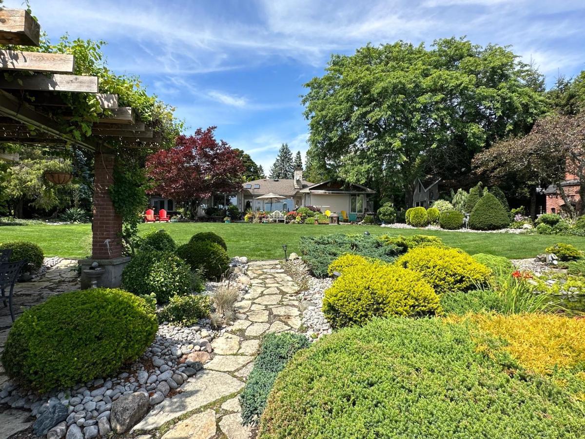 The Wind In The Willows - Luxury Lakefront Oasis Bed & Breakfast Cobourg Exterior foto