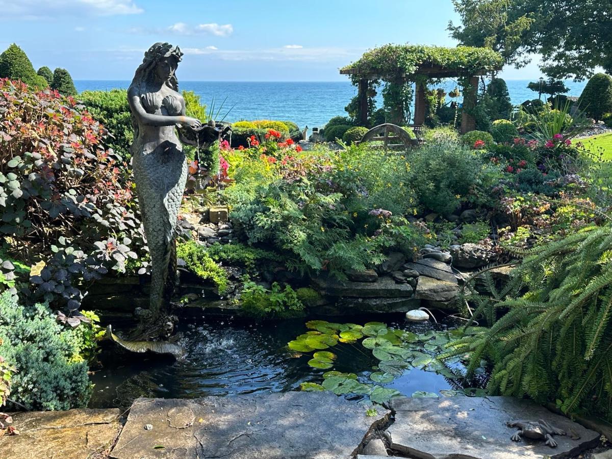 The Wind In The Willows - Luxury Lakefront Oasis Bed & Breakfast Cobourg Exterior foto
